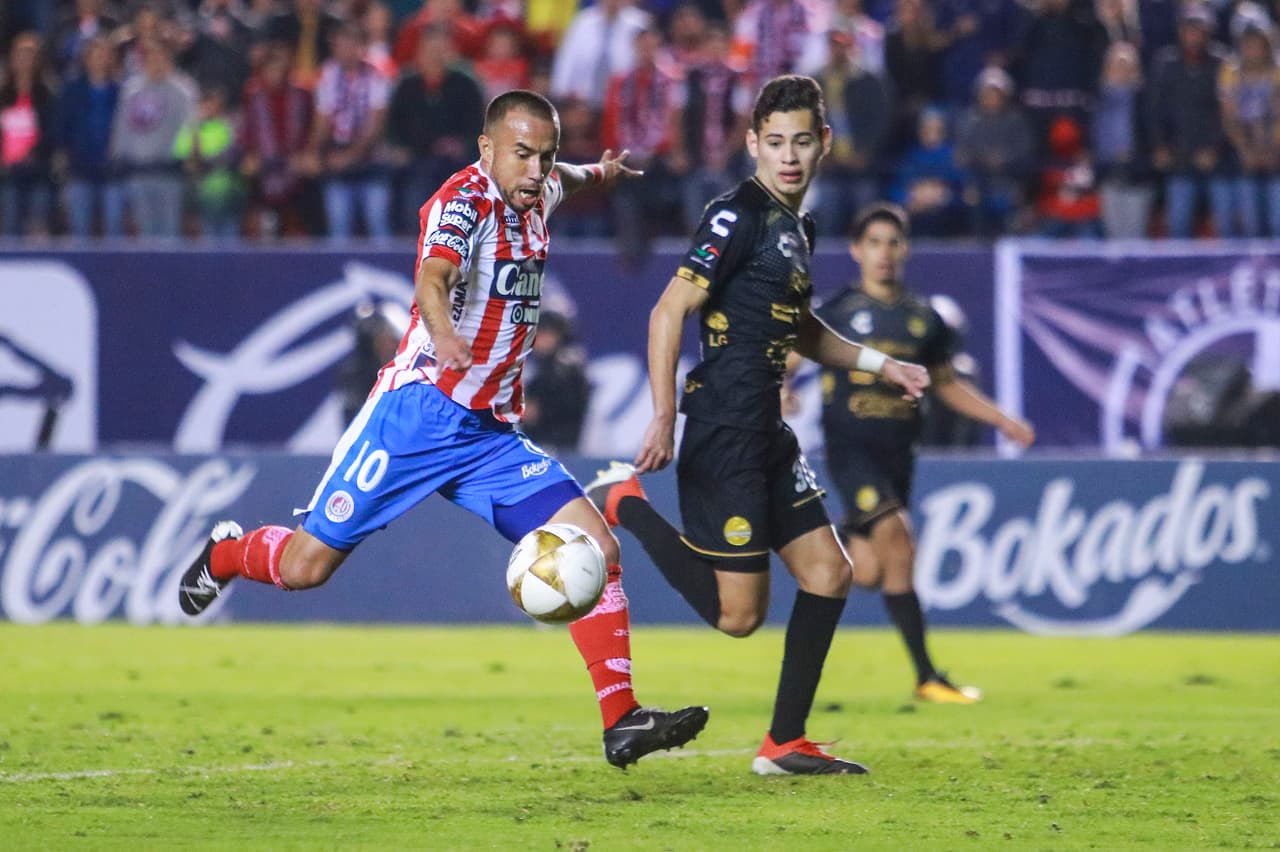 Pero en el tiempo extra se definió todo. Leandro Torres, a los 103 minutos, tuvo una oportunidad clara, precedida de un pase elevado que lo dejó así, a punto de jalar del gatillo. Y tiró a matar.