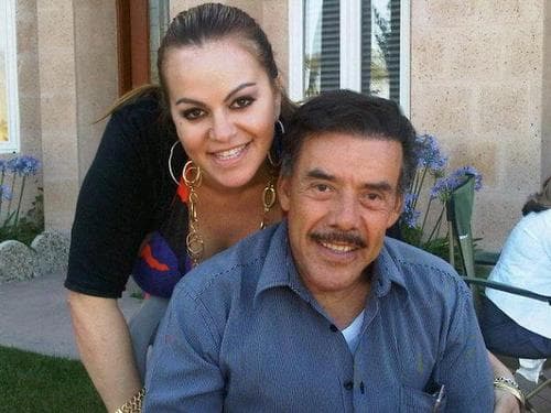 Todos conocimos el carácter fuerte y explosivo que tenía Jenni Rivera, y ahora entendemos que lo heredó de su padre Pedro Rivera.