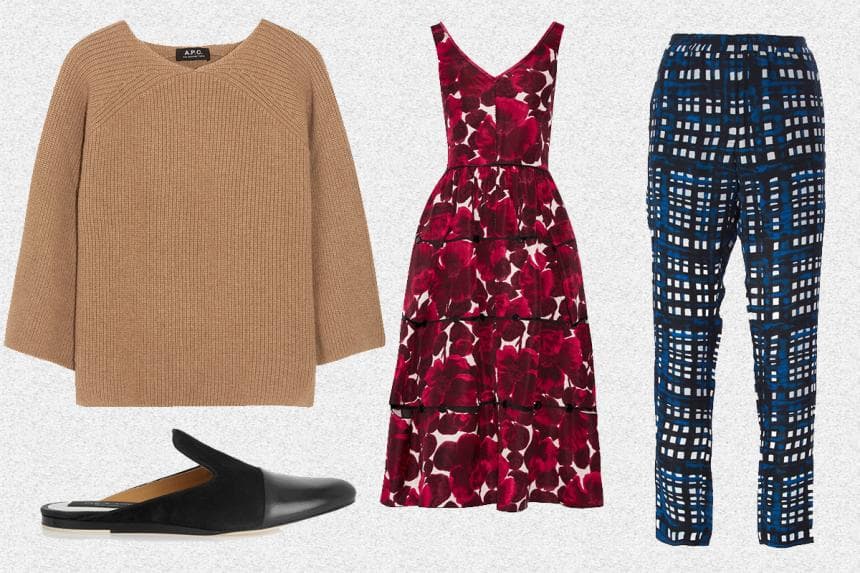 <b>Descuentos en ropa, accesorios y calzado: </b>
<br>
<b><a href="http://www.gap.com/?tid=goaff8248019&ap=2&siteID=goafcid10433992&cvosrc=affiliate.cj.8248019">GAP:</a></b>
<br>Esta tienda tendrá varias promociones: como suéteres por $20 dólares para adultos y por $15 dólares para niños. Durante Black Friday toda la tienda tendrá descuentos del 50%.
<br>
<br>
<b><a href="http://www.hm.com/us/?irgwc=1&clickid=3bpRGNVmAVCJzBwxmmTRE0K6UkmROMz70RNc0w0&iradid=226427&utm_content=Skimbit%20Ltd.-10078&utm_campaign=Online%20Tracking%20Link&iradtype=ONLINE_TRACKING_LINK&irmpname=Skimbit%20Ltd.&irmptype=mediapartner&utm_medium=affiliate&utm_source=ir">H&M:</a></b>
<br>Esta tienda tendrá promociones en línea y esta tienda puedes habrá hasta 60% de descuento.
<br>
<br>
<b><a href="https://www.forever21.com/us/shop?utm_source=cj&utm_medium=affiliate&utm_campaign=3449840&utm_content=5431261&utm_term=12277521">Forever 21:</a></b>
<br>Esta tienda no ha anunciado todos los descuentos que tendrá esta temporada pero mantiene actualizado pero algunos medios predicen que replicarán fórmulas del año pasado (como descuentos del 50% en promociones).
<br>