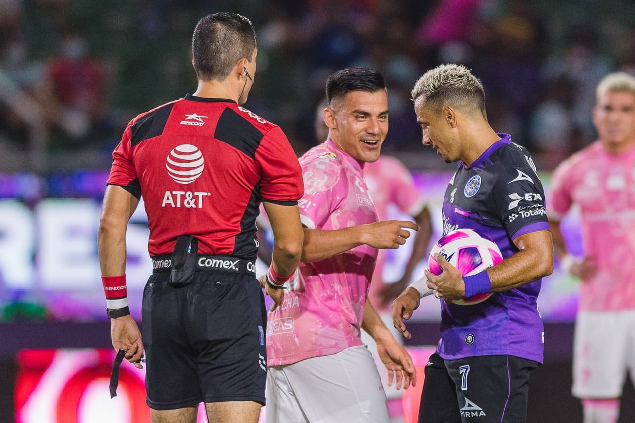 El partido no tardaría en estrenar el marcador para los locales, que salieron con el ímpetu de buscar ese puesto en la fiesta grande del futbol mexicano.