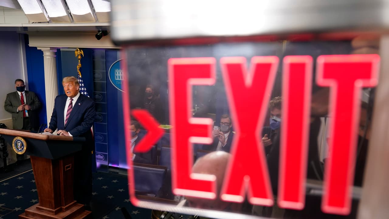 Algunas televisoras como MSNBC cortaron su transmisión en vivo desde la Casa Blanca tan pronto el mandatario mencionó la denuncia de fraude.