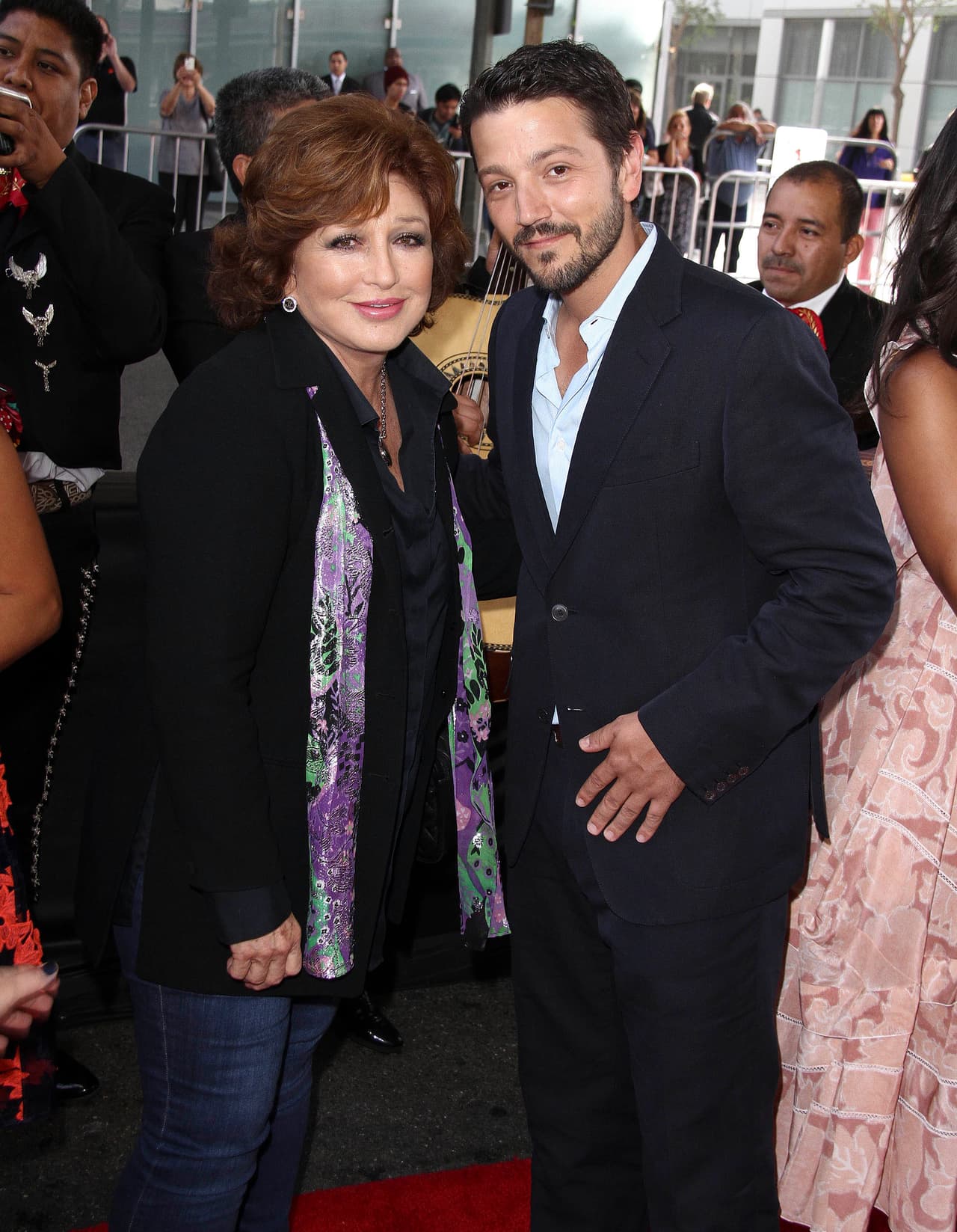 En su país ha seguido haciendo teatro al lado de grandes actores.