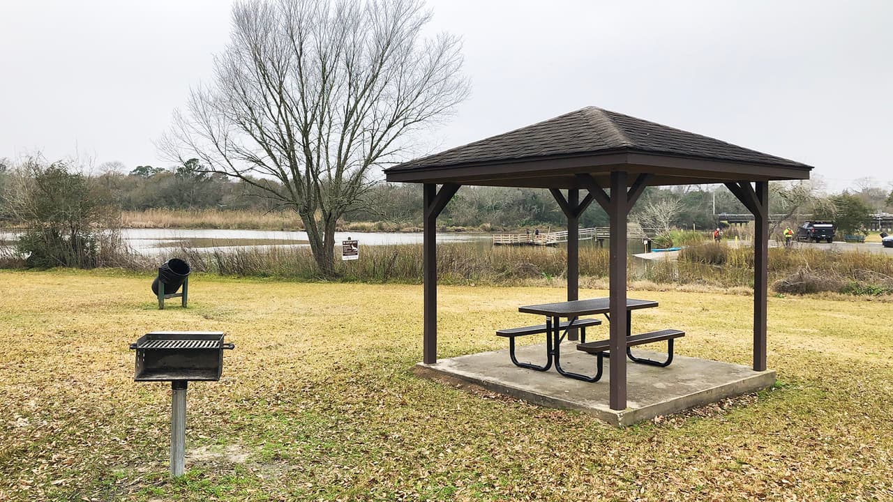 A lo largo del parque hay cabañas como esta donde los visitantes pueden descansar o preparar una comida en familia.