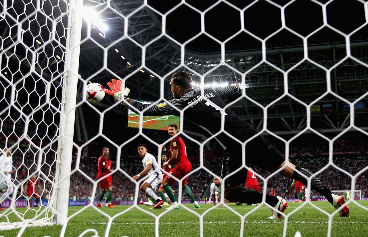 Rui Patricio reaccionó muy rápido a un remate sorpresivo que fue lo más claro como opción de gol.