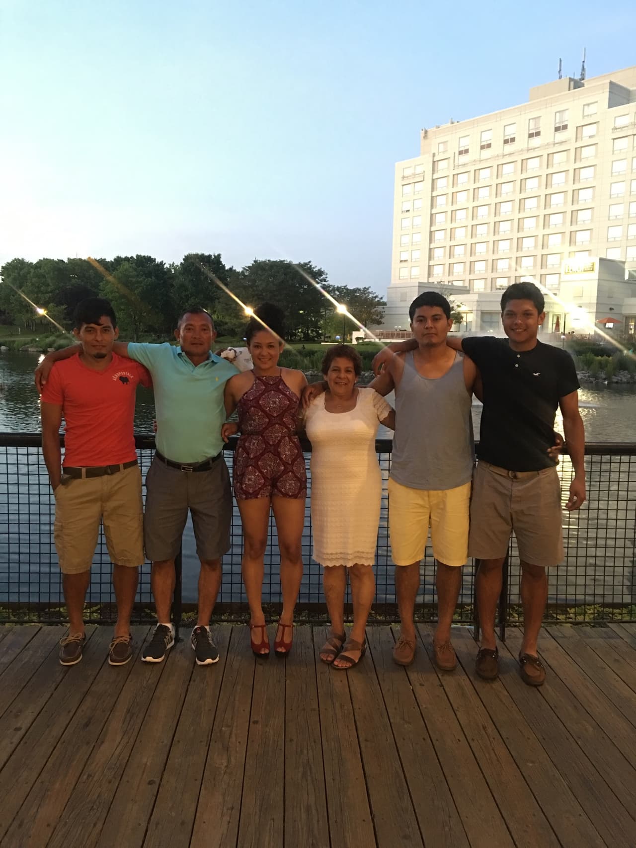 Fue a reportar a ICE que lo aceptó un college; él y su hermano acabaron deportados