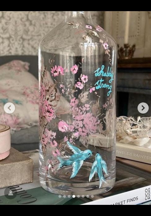 "Siempre es un privilegio trabajar contigo creando un hogar mágico para ti y tu familia", le contestó la decoradora en la sección de comentarios.
<br>