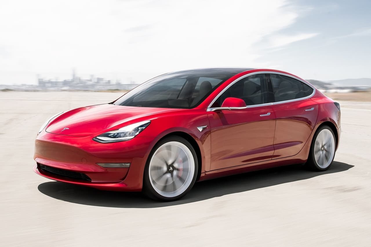 <h3 class="cms-H3-H3">Categoría - Carros medianos de lujo</h3>
<br>
<br>
<b>Fabricante: </b>Tesla 
<br>
<b>Modelo:</b> Model 3
<br>