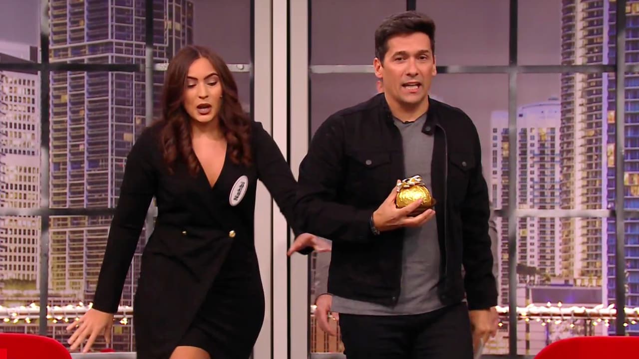 Parece que esto ya se había convertido en un problema para el chileno, quien no pudo evitar hurtar el enorme chocolate que el flechado de Nahbi le regaló. Por suerte, la dominicana pudo recuperarlo.