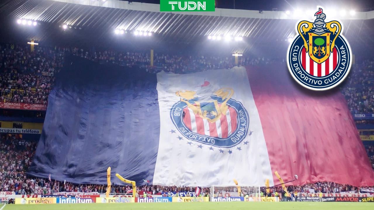 Chivas entrena en el Estadio Jalisco con afición presente y apoyando