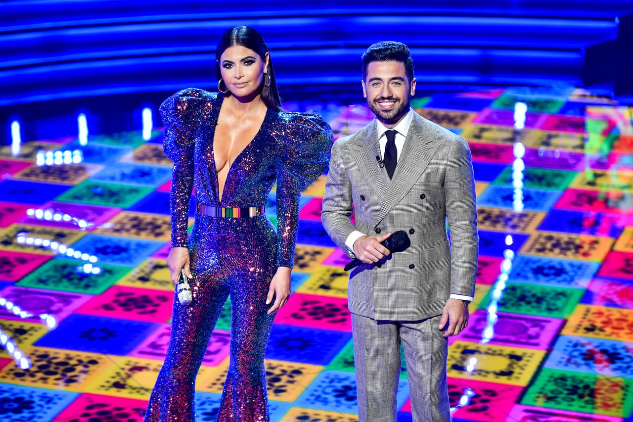 Nuestros conductores y jueces no escatiman en moda y estilo en cada show de esta novena temporada. No te pierdas la quinta gala este domingo 11 de abril a las 8P/7C por Univision.