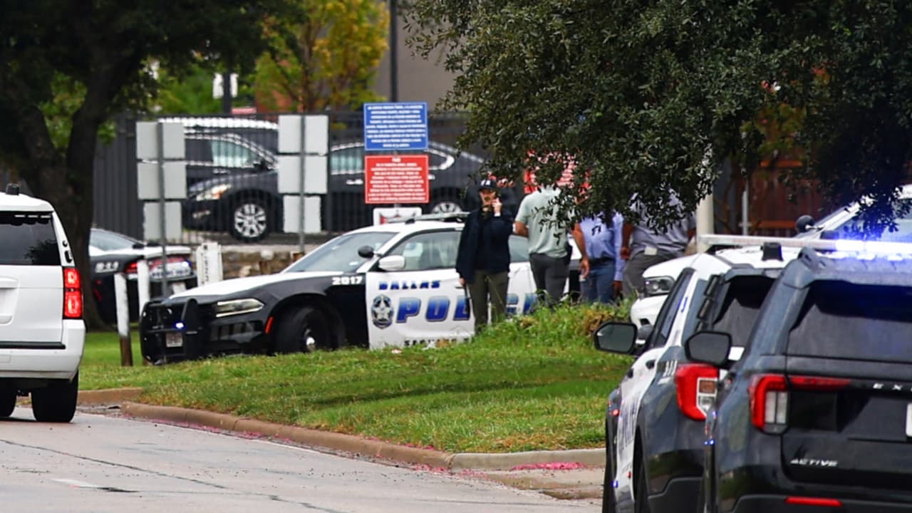 Inmigrantes esposados de pies y manos tratando de huir: nuevos videos del tiroteo en centro de ICE