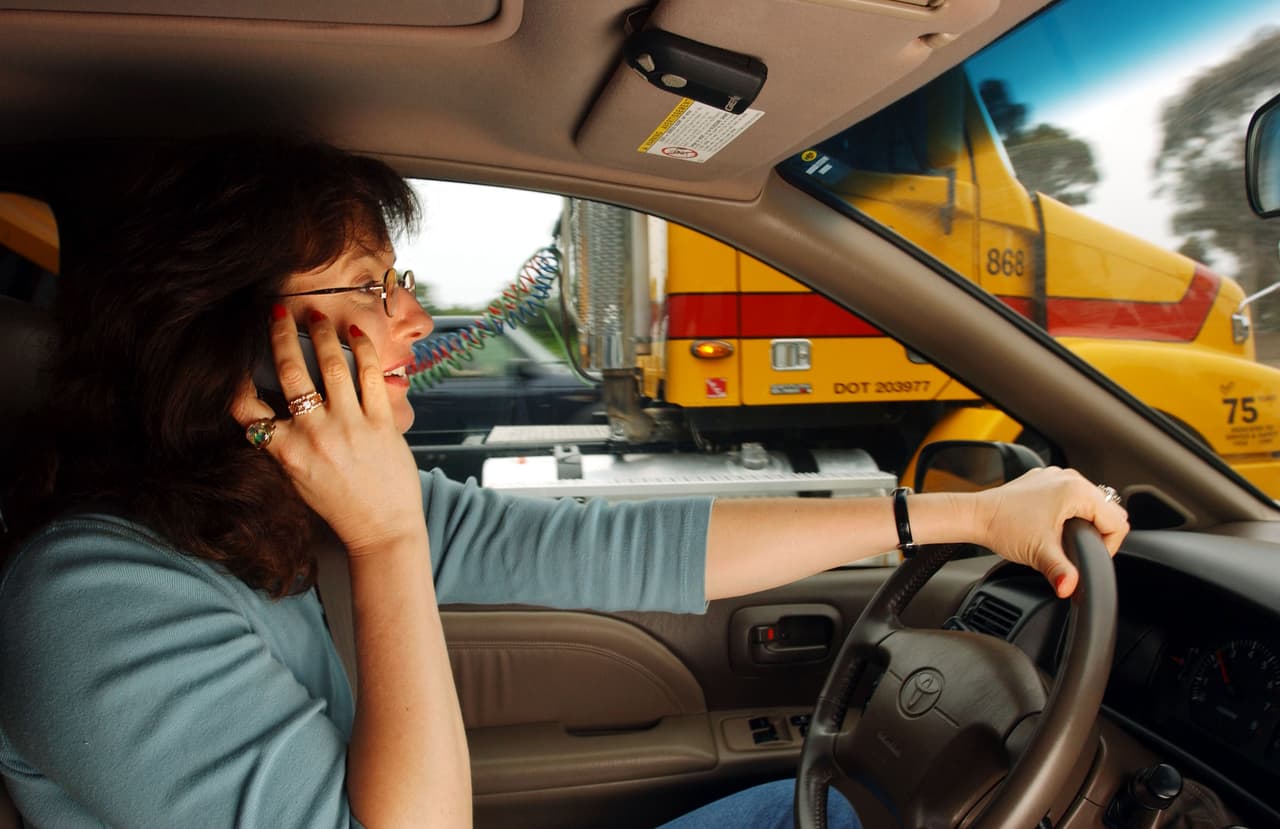 Tras implementarse la ley para conductores distraídos más de 2,000 personas fueron citadas por usar un dispositivo mientras conducían