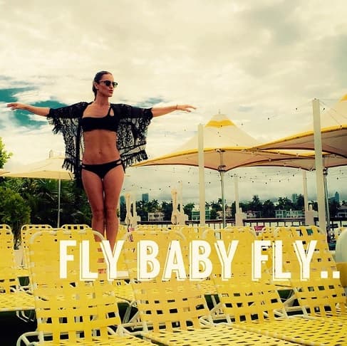 Fotos sexys de Lola en bikini.