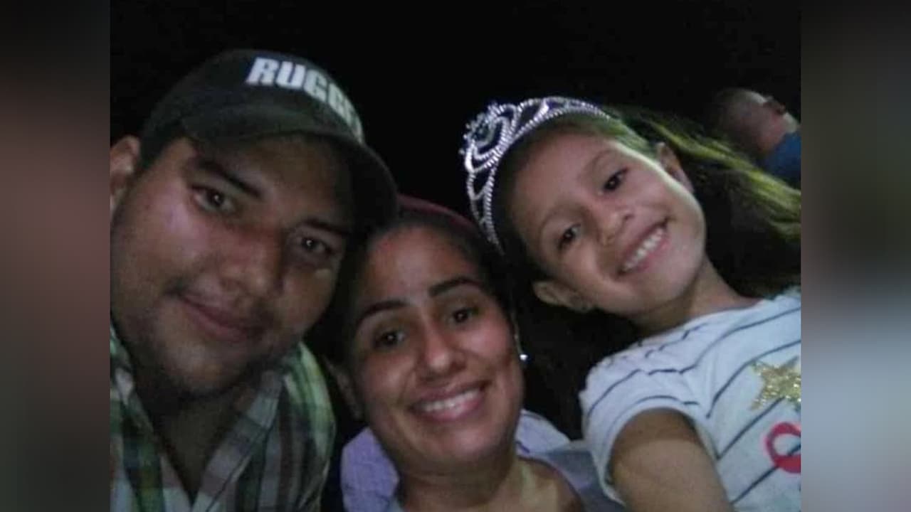 Si quieres contribuir para los tratamientos de Aranza, visita la 
<b><a href="https://www.gofundme.com/f/soy-aranza-belen-ferrazano-delgado-ayudame-a-vivir" target="_blank">página de internet</a></b>.