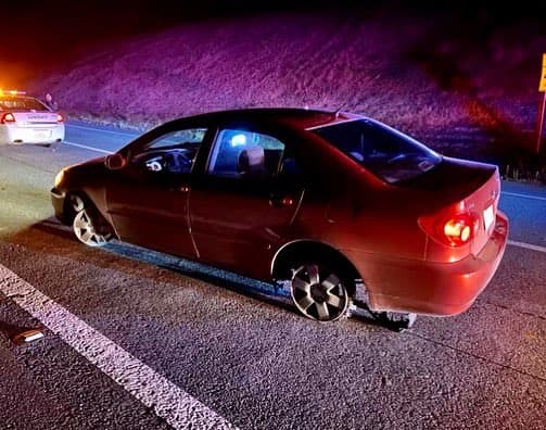 Las policías de San Mateo y Santa Clara lograron el arresto de dos sospechosos en posesión de un arma de fuego y droga abordo de un auto.