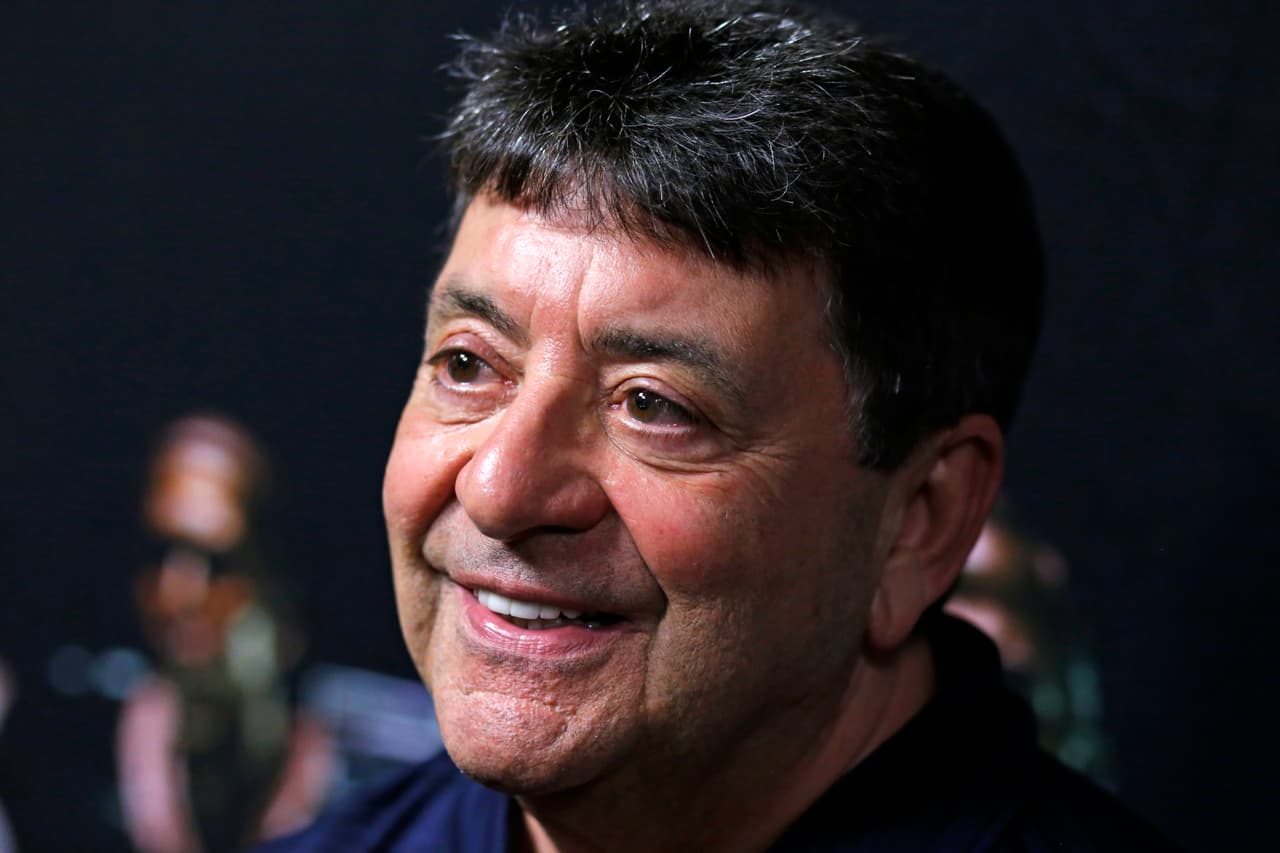 <b>Edward J. DeBartolo</b>. Miembro del salón de la fama del Futbol Americano y expropietario del equipo 49ers de San Francisco. Fue condenado en 2005 por fraude de apuestas y perdonado por Trump el 18 de febrero de 2020.
<br>