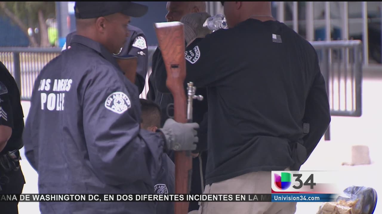Programa de recompra recolecta centenares de armas en Los Ángeles