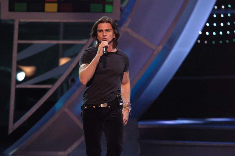 Juanes
<br>Año: 2006
<br>Abrió la noche con 'Lo que me gusta a mí'.