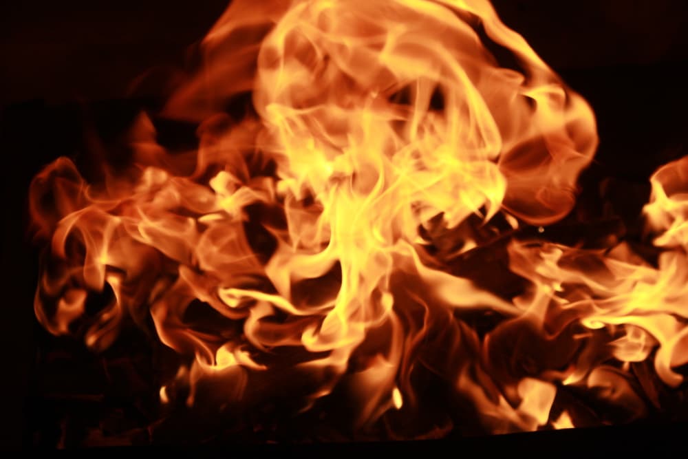 <b>El novilunio de mayo y tu elemento</b>
<br>
<br>
<b>Signos del elemento fuego (Aries, Leo y Sagitario)</b>
<br>
<b>Influye en tu nivel de entusiasmo. </b>El novilunio actuará como un motor en tu signo y con las combinaciones de Marte –regente de Aries- del Sol –regente de Leo- y Júpiter –regente de Sagitario, aún retrógrado- se compensa la balanza y comprendes algo muy importante: no esperar que las cosas salgan bien para empezar a entusiasmarte, sino entusiasmarte desde el principio para que todo salga bien.