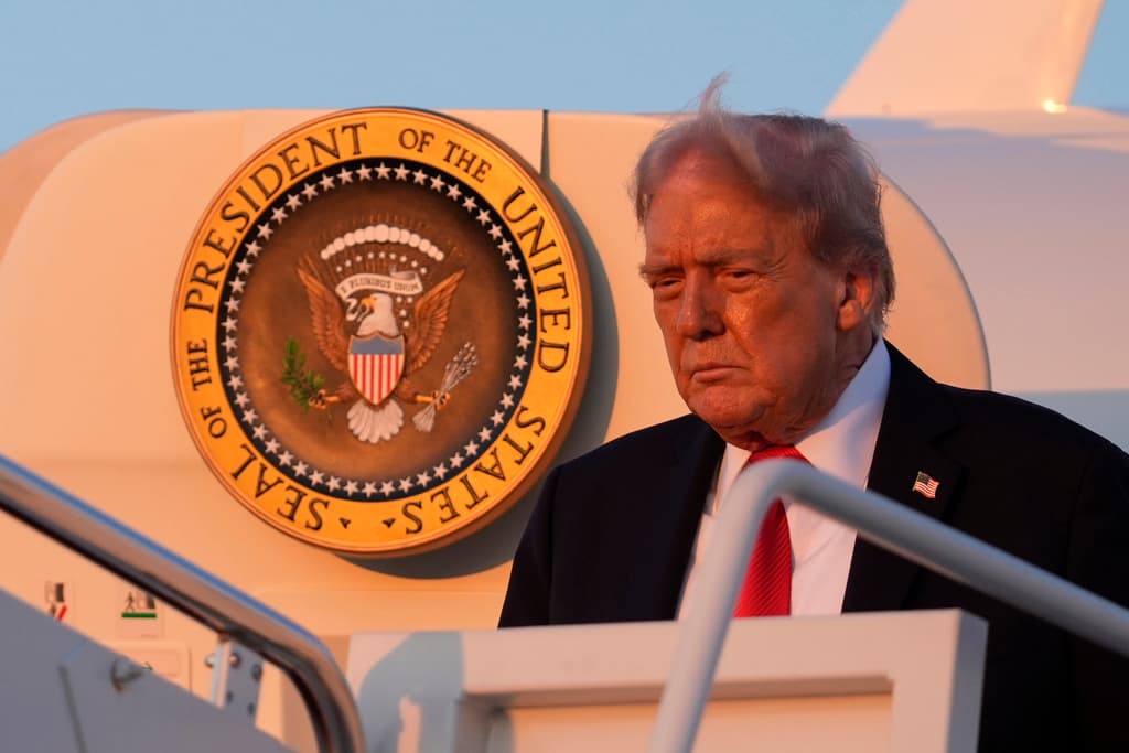 President Donald Trump deplanes Air Force One upon arriving at Joint Base Andrews, Md., Sunday, Sept. 7, 2025. (AP Photo/Manuel Balce Ceneta)