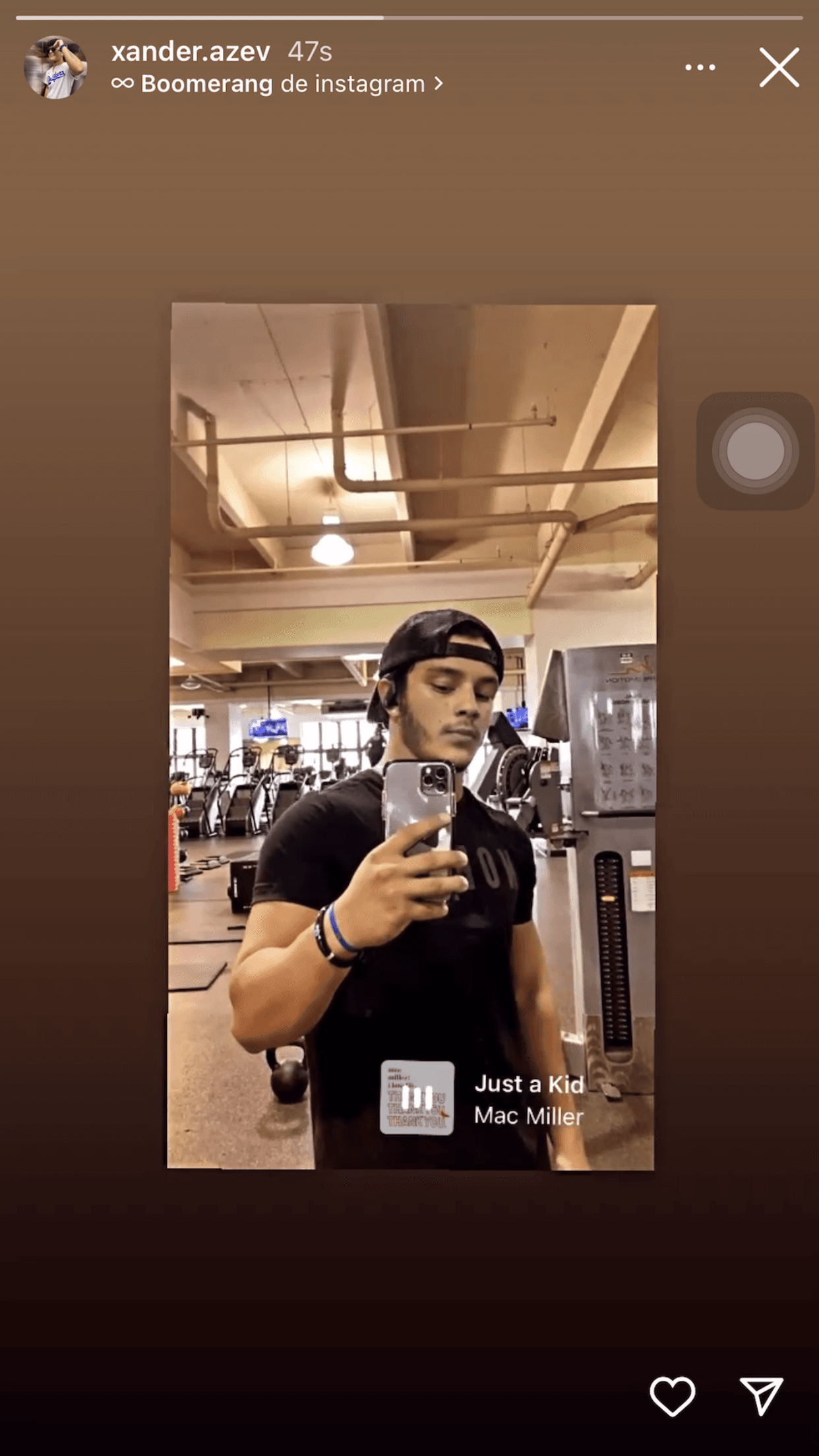 Durante este fin de semana se ha dejado ver, a través de su cuenta de Instagram, en el gimnasio en donde es notable cómo ha ganado masa muscular.
<br>