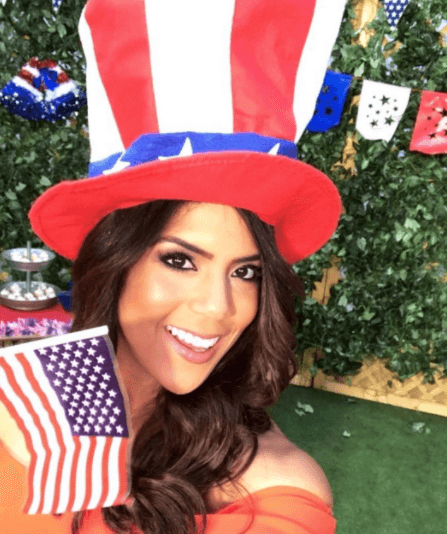 Nuestra Francisca Lachapel ya estaba lista para el reventón, nos encantó su look con todo y sombrero.