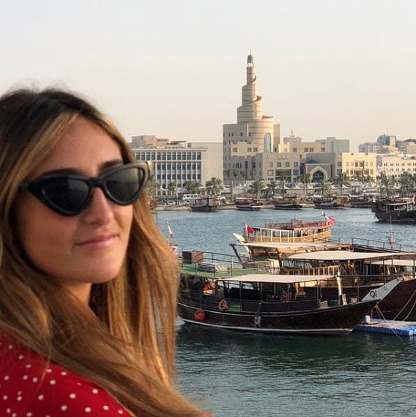 "Esta es Catar", escribió el presentador junto a esta postal de Mia.