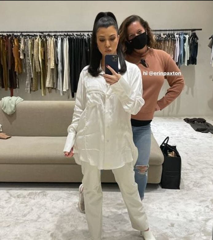 La sonidista trabajó con ellas durante los 14 años de la producción, por lo que en uno de los clips que Kim publicó del último día de grabación se le escuchó decir que quería llorar, mientras recibía consuelo por parte del clan.