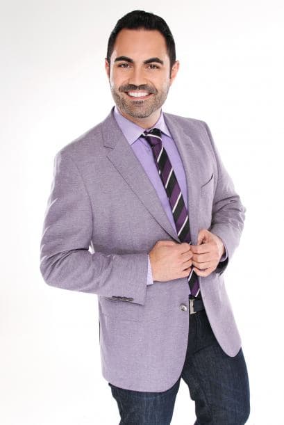 Santos se confesó emocionado de esta nuevo paso en su carrera y bendecido por la posibilidad de llegar a cualquier persona desde su dispositivo móvil y asedgura que los televidentes '¡No han visto nada todavía!'.