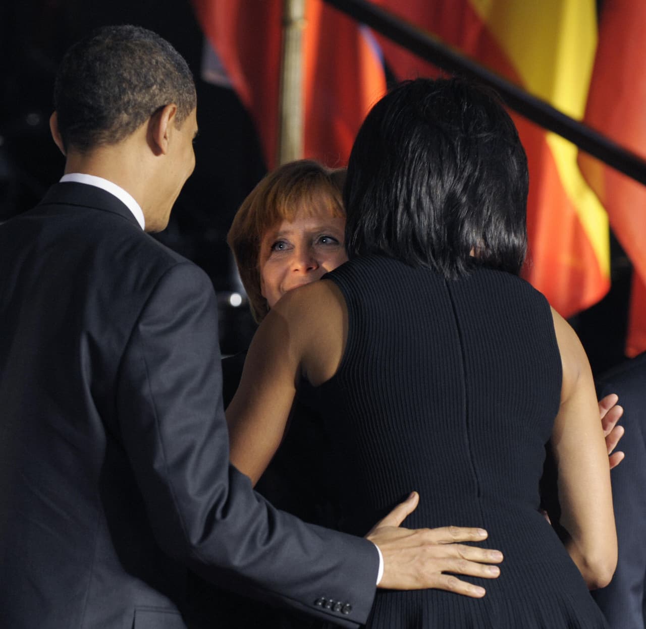 Ángela Merkel saluda a Michelle y Barack Obama en Baden-Baden, Alemandia, en la reunión de la OTAN, 2009.