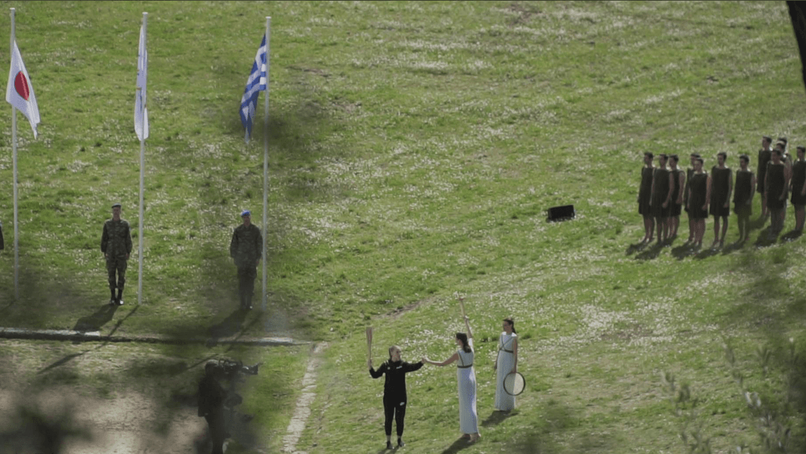 La antorcha olímpica se encendió y será entregada a los organizadores de los Juegos Olímpicos de Tokio 2020 en Atenas el 19 de marzo. El evento lució vacío por medidas sanitarias debido al coronavirus.