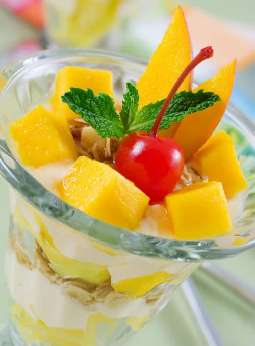 Granola con yogurt y frutas