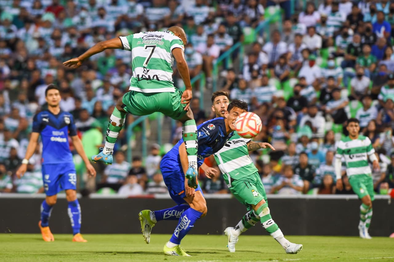 Santos logra una remontada de alarido para sacarle los tres puntos al Monterrey que no supo manejar la ventaja en el marcador.