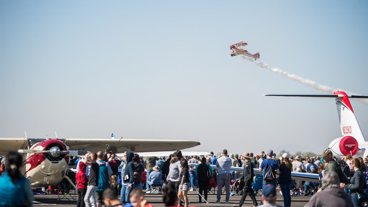 También, ocho de los 
<b>mejores espectáculos aéreos del país </b>se presentarán en el evento, y se realizará el primer espectáculo aéreo nocturno, acompañado de fuegos artificiales.