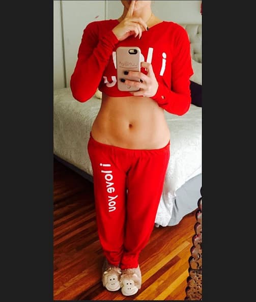 Marjorie siempre está preocupada por cuidar su figura. Por eso tiene ese abdomen.