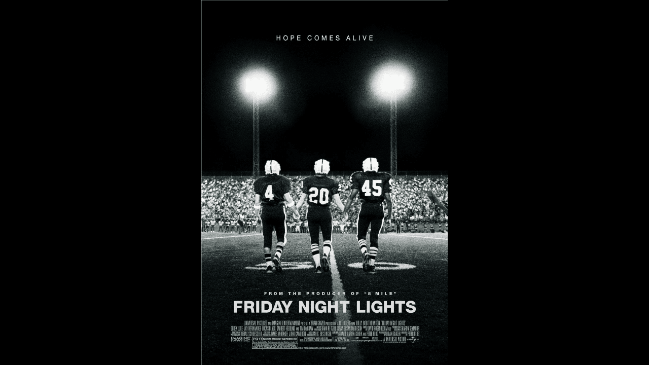 'Friday Night Lights' (2004) | Antes de ser una serie de televisión, fue un largometraje que analizaba el drama, la emoción y la emoción que rodea al fútbol de la escuela secundaria en una ciudad de Texas muy unida y profundamente dedicada a este deporte.