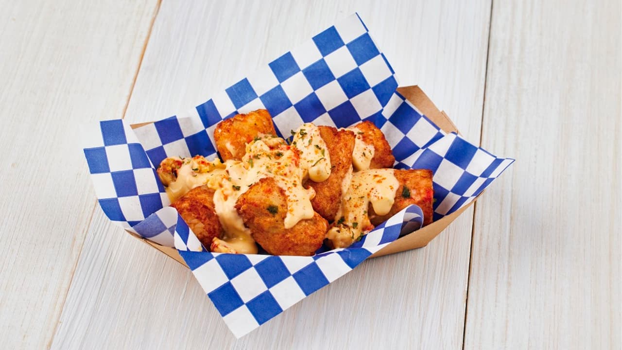 Te presentamos algunos de los platos que competirán en esta oportunidad. 
<b>Deep Fried Cheesy Crab Taber Bites</b> de Isaac Rousso: Este plato frito comienza con 
<b>una mezcla de carne de cangrejo con queso americano fundido</b>, acompañado de patatas y especias.