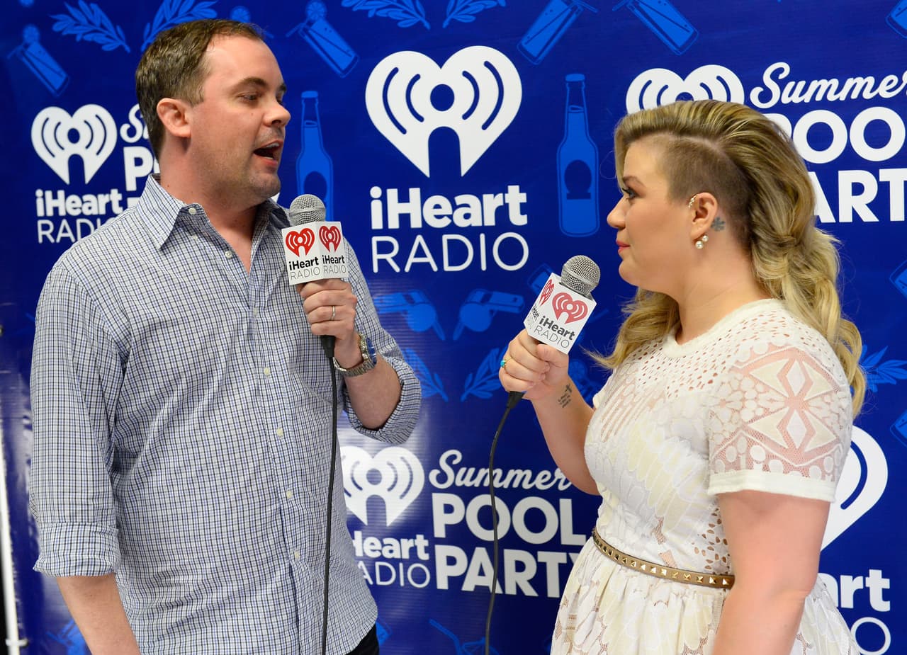 Presumiendo su pancita.