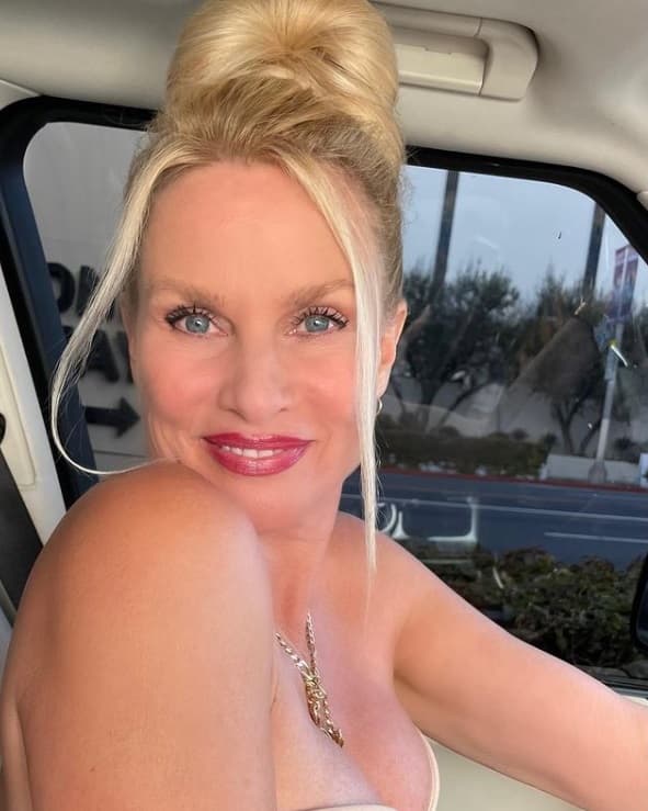 Después de la serie, Nicollette Sheridan demandó por 20 millones de dólares a la empresa ABC y al creador de 'Esposas Desesperadas', Marc Cherry, pues alegaba que él la había agredido en el set y rescindió injustamente su contrato.