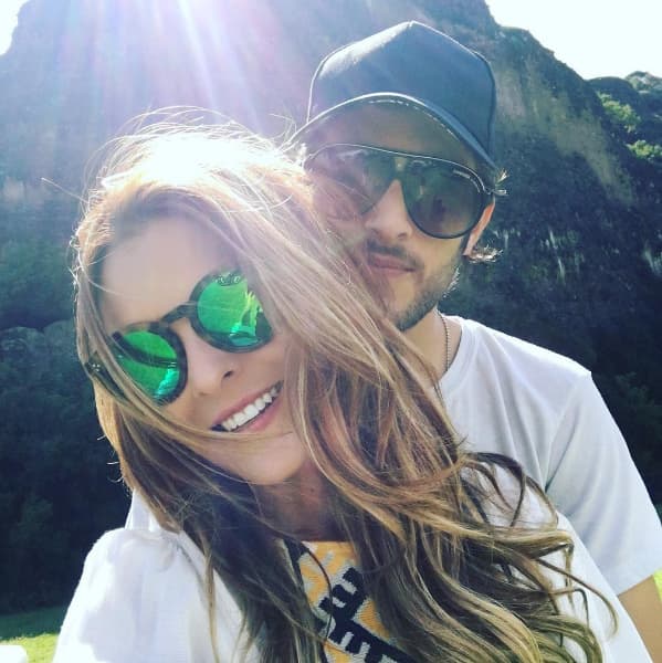 La relación duró apenas 5 meses y, según la revista 'TVNotas', fue
<b>Grettell</b> la que decidió terminar el romance con
<b>Juan Pablo.</b>