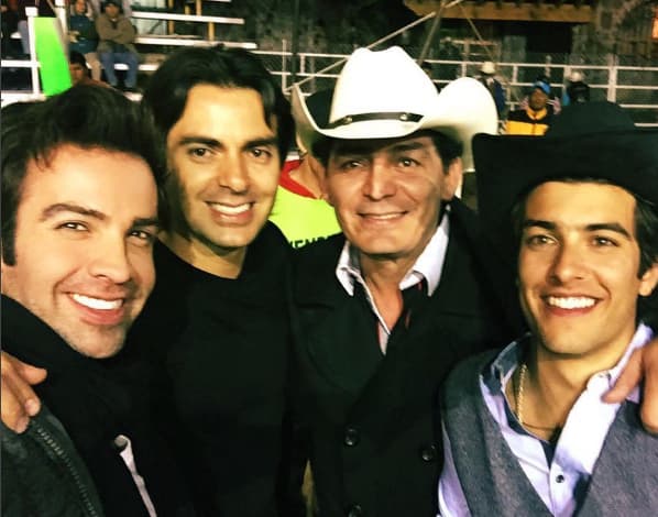 Su talento y carisma fueron los que hicieron que la productora Carla Estrada se fijará en él para interpretar a uno de los hijos de Joan Sebastian en la serie 'Por Siempre Joan Sebastian'.