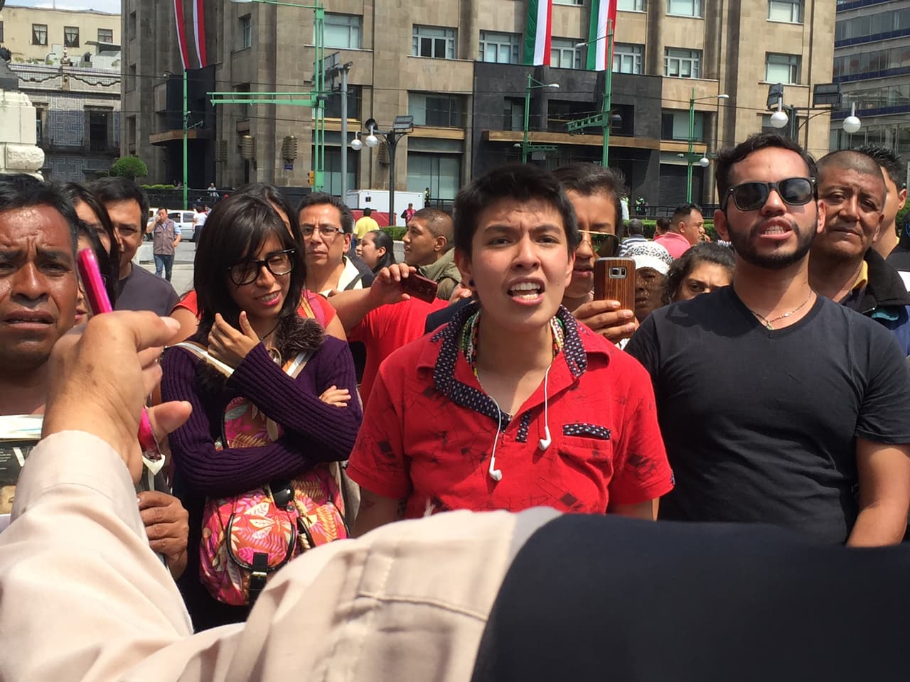 La emoción con la que se cantan las canciones de Juan Gabriel.