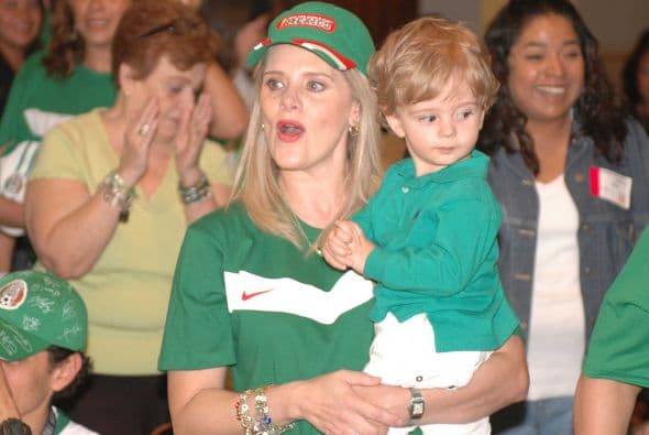 La actriz mantuvo oculta esta relación durante mucho tiempo. La conductora Inés Gómez Mont se encargó de destapar este romance cuando informó que Nicolás, el primogénito de la actriz, era del arquitecto Ernesto Zedillo Jr.