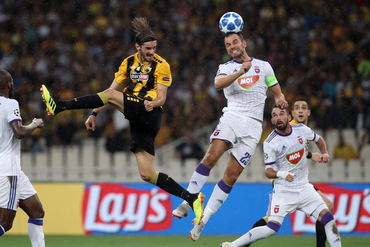 En fotos: el AEK Atenas sufre pero elimina al Vidi y se mete a la Champions League