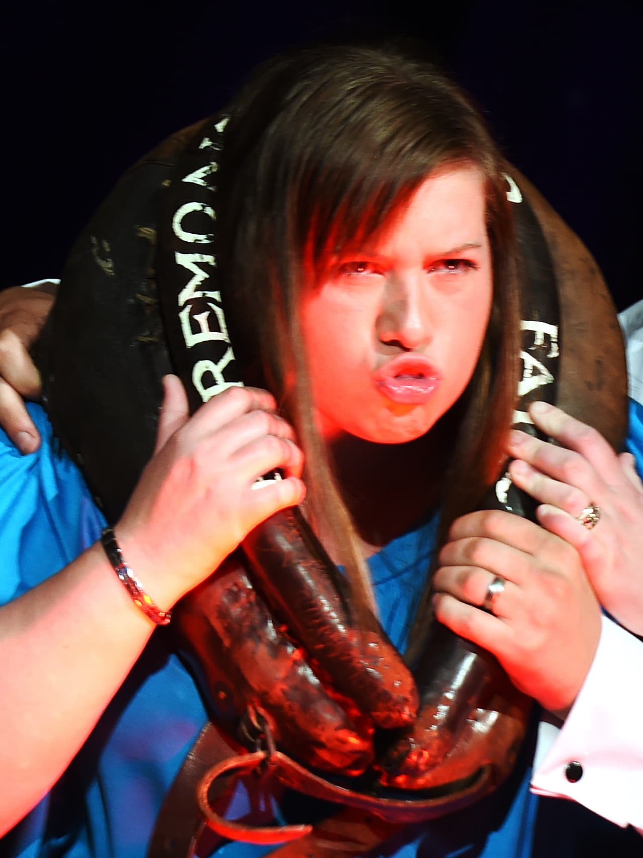 Las mujeres también tienen aquí su participación, bajo una categoría distinta.