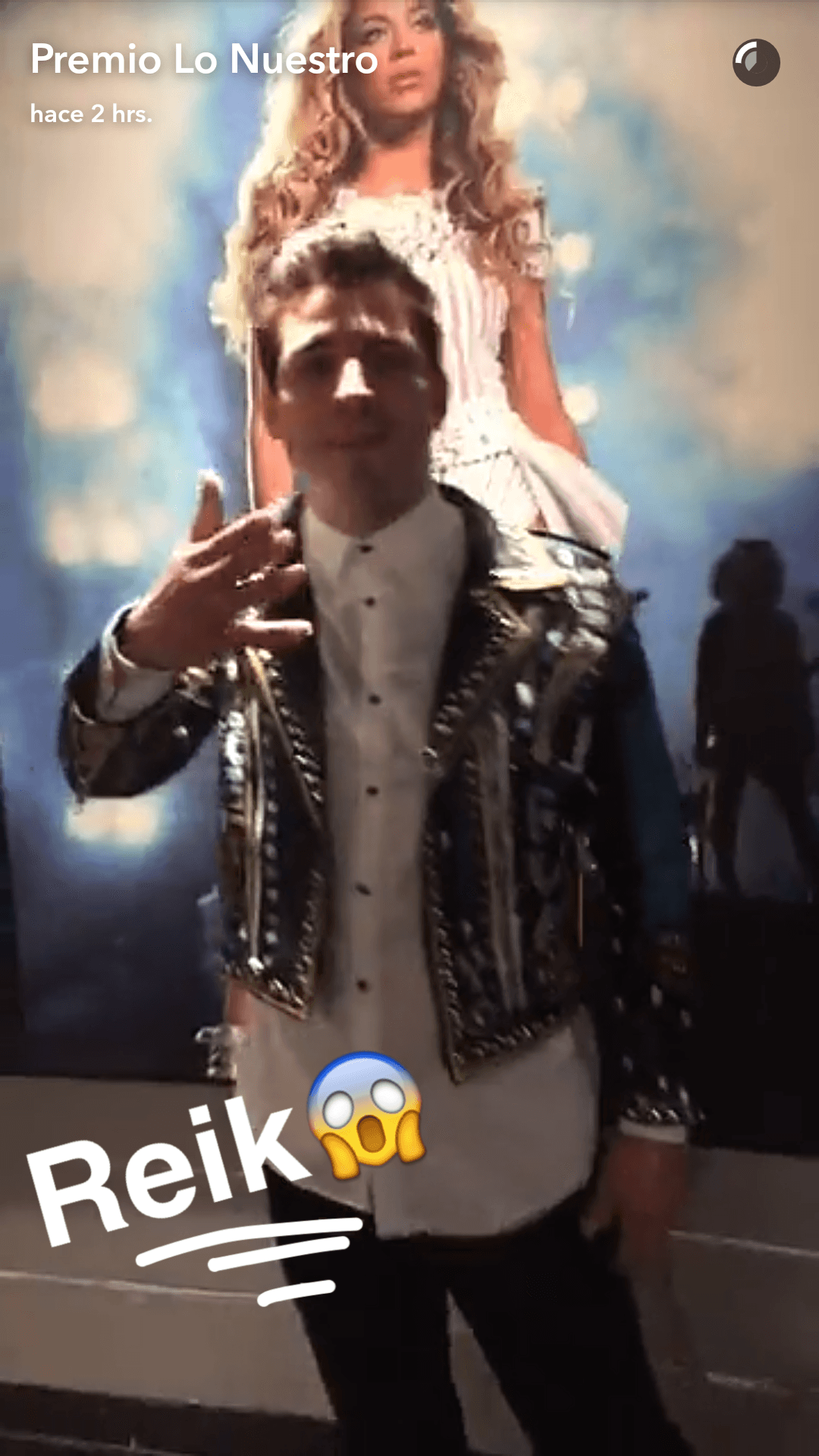 En sus propias palabras, 'un saludito de un tercio de Reik' en el backstage.