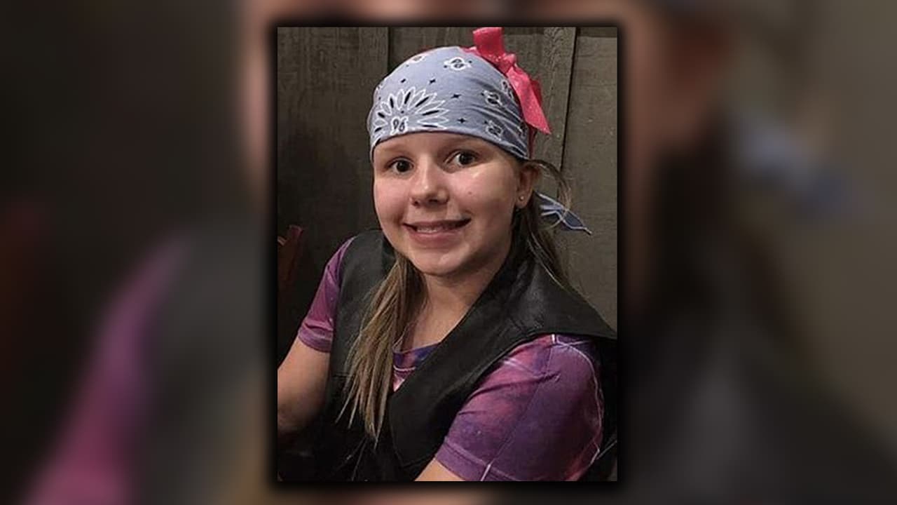 Los médicos pudieron volver a colocarle la oreja, pero no está claro si alguna vez podrá volver a usarla, dijo su tía, Charity Stinchcomb Montgomery.