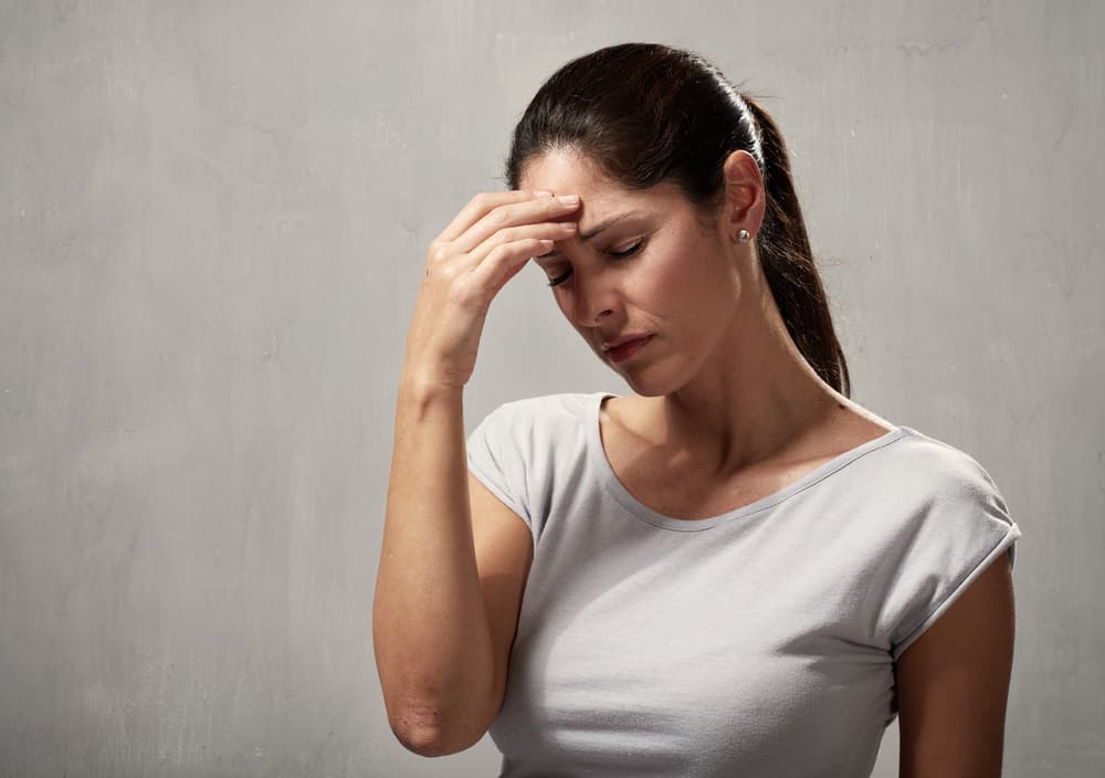 Esto puede resultar sumamente peligroso si la persona afectada realmente tiene algún problema serio de salud y confunde los síntomas. Entonces, en vez de recibir la atención médica adecuada se deja llevar por una improvisación o charlatanería.