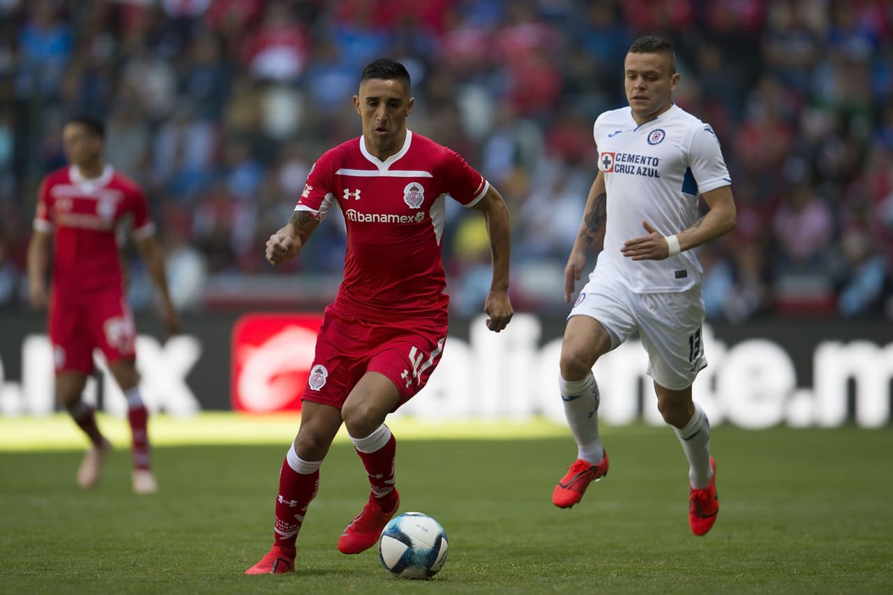 Los locales se apoderaron del partido y embistieron a los dirigidos por el portugués Pedro Caixinha.