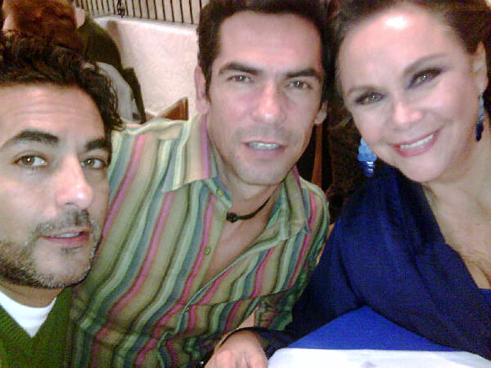 Sera en cuestión de semanas que esta información que fue dada por '
<b><a href="http://www.radioformula.com.mx/">Radio Fórmula</a></b>' se confirme o se niegue, pues
<b><a href="http://www.univision.com/temas/raul-araiza">Raúl Araiza</a></b> no ha dicho nada al respecto. ¿Te gustaría verlo de nuevo junto a
<b><a href="http://www.univision.com/temas/raul-araiza">Sebastián Rulli</a></b> en 'Un papá a toda madre'?